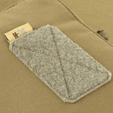 Nærbillede af M-Tac Utility Taske Elite Medium med et holdbart Cordura 500D stof og praktisk velcro patch.