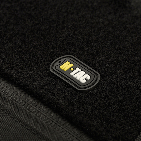 Nærbillede af M‑Tac Våbenetui 128 cm med M‑Tac logo, lavet af sort polyester til sikker transport og opbevaring af våben op til 128 cm.
