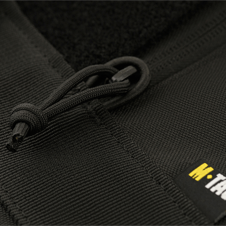 Sort lynlås detalje på M‑Tac Våbenetui 128 cm, et polstret transportetui med velcrostropper til sikker våbenopbevaring.