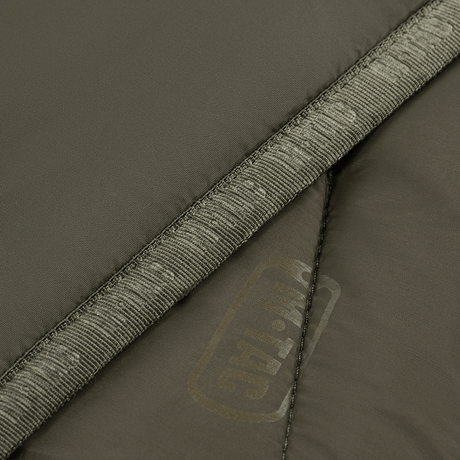 M-Tac Vytyaz Primaloft Vest i slidstærkt og vandafvisende nylonmateriale, der giver komfort og varm isolering.