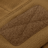 Nærbillede af M-Tac Watch Cap Elite Fleece Beanie Hat Velcro, fokus på velcro-panel og fleece-materiale, ideel til taktisk brug.