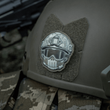M-Tac Patch Emoji #20 med 3D-effekt på hjelm, PVC-materiale, taktisk og sjov morale patch med velcro fastgørelse.