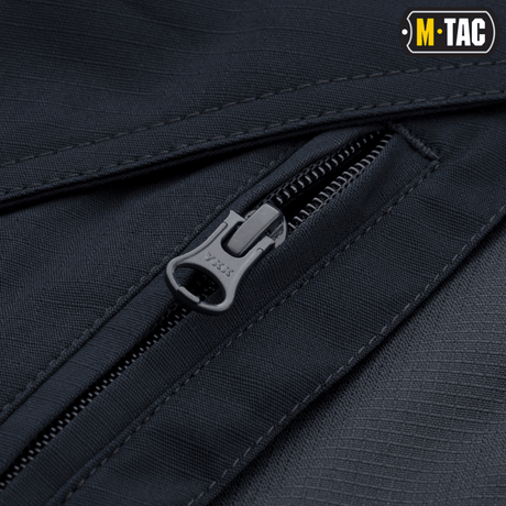 Nærbillede af lynlås på M-Tac Taktiske Bukser Aggressor Gen. II Flex med rip-stop stof og Teflon-belægning