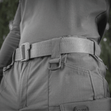 M-tac Taktiske Bukser Conquistador Gen. I Flex i brug. Perfekte til udendørsaktiviteter med slidstærkt Rip-stop Flex stof.