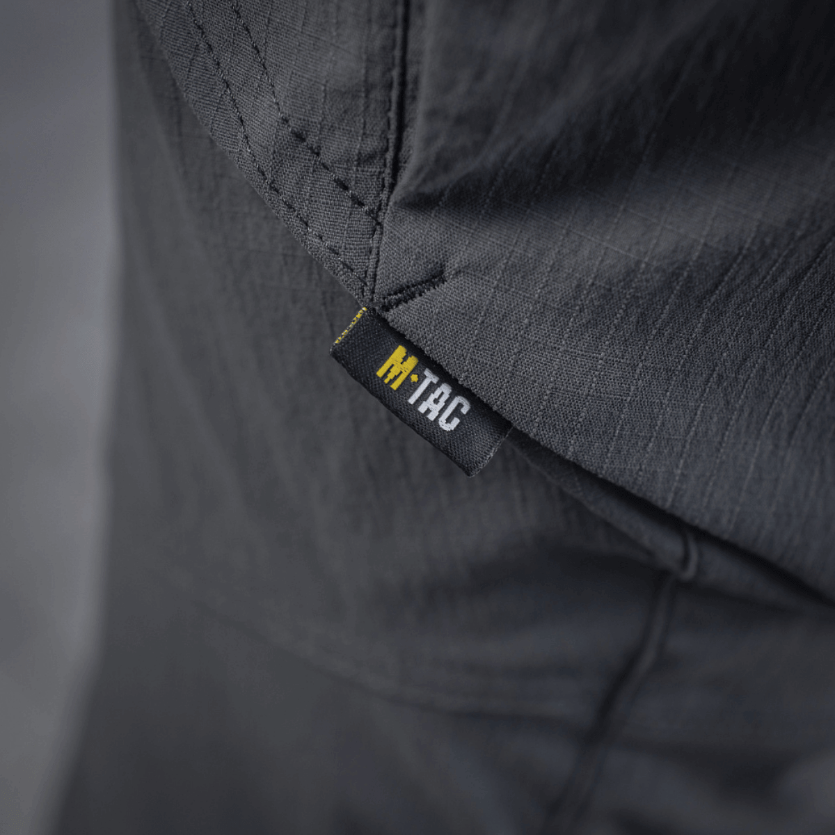 M-Tac Bukser Sahara Flex Light detaljevisning af slidstærkt nylonstof og fleksibelt design til sommeraktiviteter.