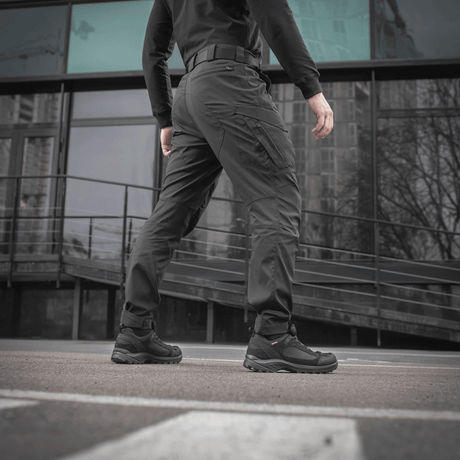 M-Tac Bukser Aggressor Summer Flex til taktisk brug udendørs i sommervejr, fremstillet af let Rip-Stop nylonstof for optimal komfort.