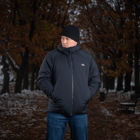 Mand iført M-Tac Paladin Jakke i vintermiljø, viser stilfuldt og avanceret design i temperaturer ned til -15°C