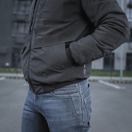 M-Tac Rubicon Jakke Gen. II – Slidstærk og varm bomberjakke med stilrent design og vandafvisende Cordura-stof i udendørs omgivelser.