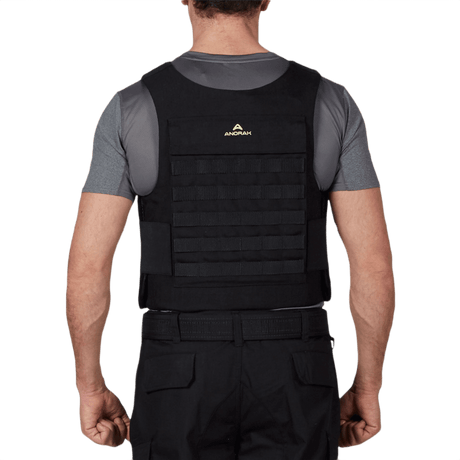 Anorak Niobium® Duty III-M Stik & Skudsikker Vest viser beskyttende panser i sort design set bagfra, ideel til multi-trussel beskyttelse.