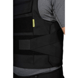 Anorak Niobium® Duty I Stik & Skudsikker Vest på en model, viser alsidighed og beskyttelse mod våben.