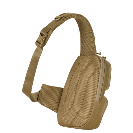 M-Tac Buckler Taske Elite Hex i sort med skjult bæreplads, MOLLE-system og stødabsorbering for komfort under brug.