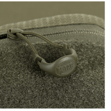 M-Tac Bat Wing Taske Elite Hex med YKK lynlåse og robust Cordura materiale i nærbillede.