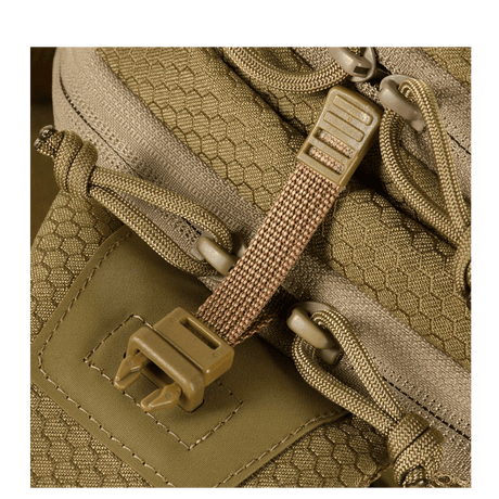 M-Tac Buckler Taske Elite Hex i nærbillede viser Hex-Cordura stof med MOLLE-system til ekstraudstyr.