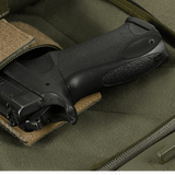 Billede af M-Tac Buckler Taske Elite Hex med skjult bærelomme til våben og MOLLE-system på grå baggrund.